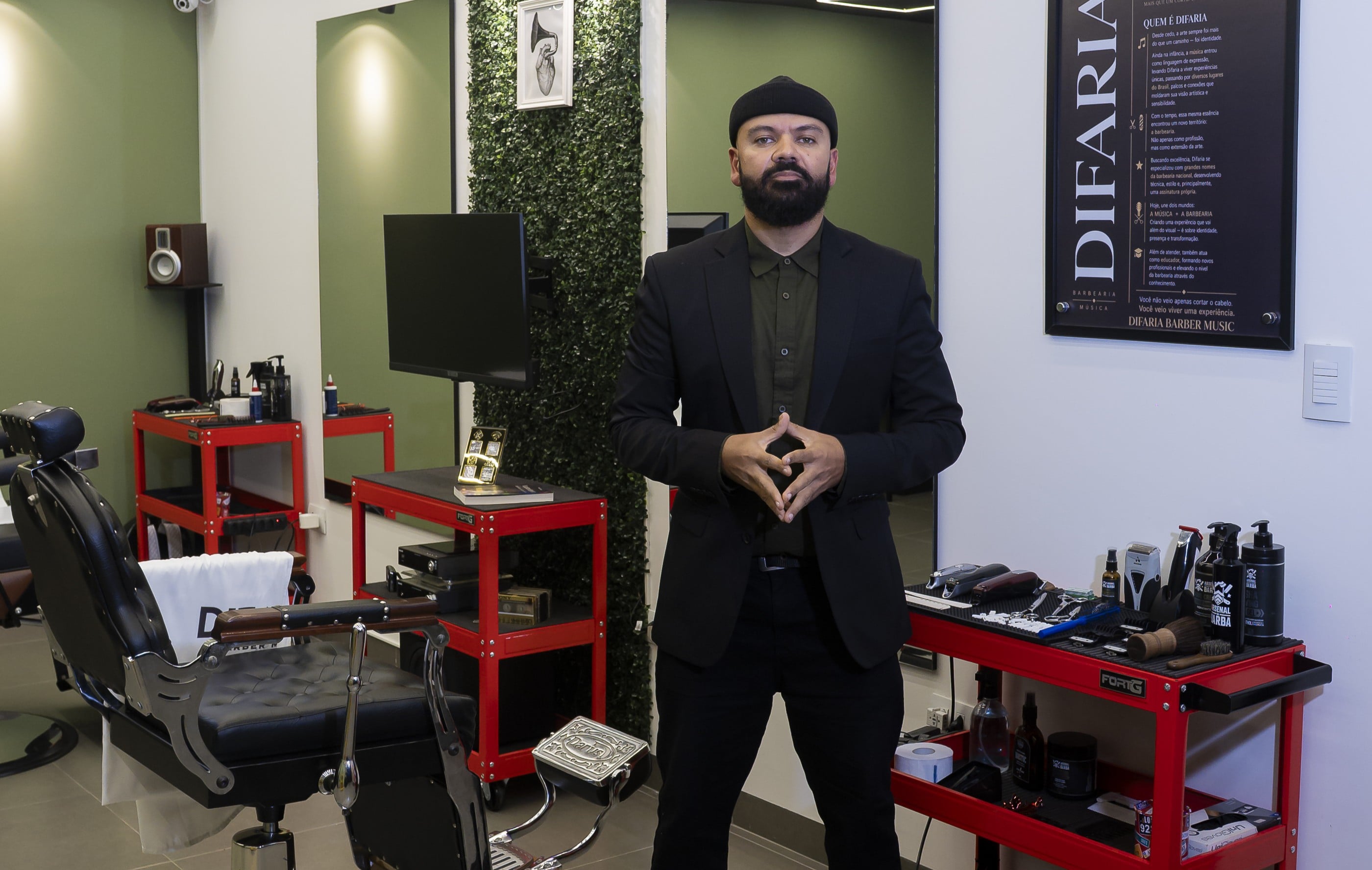 Interior da DiFaria Barber Music em Presidente Epitácio